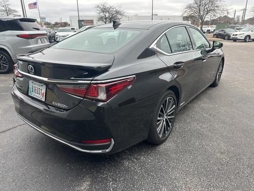 2022 Lexus ES 300h Base