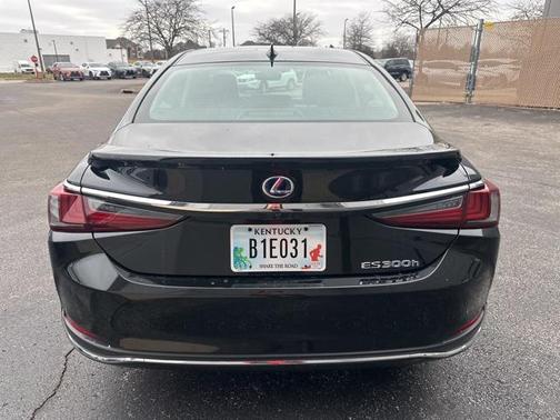 2022 Lexus ES 300h Base