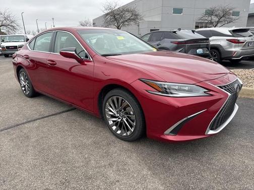 2025 Lexus ES 300h Ultra Luxury