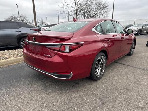 2025 Lexus ES 300h Ultra Luxury