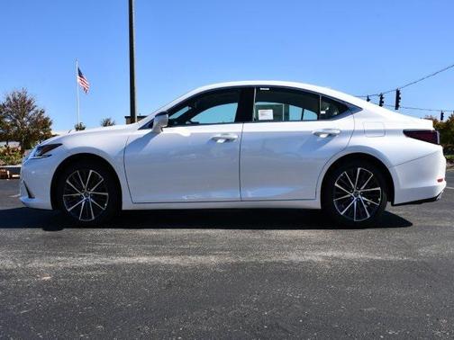 2025 Lexus ES 350 Base