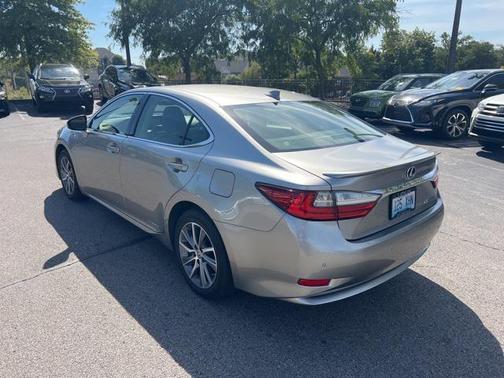 2017 Lexus ES 300h Base