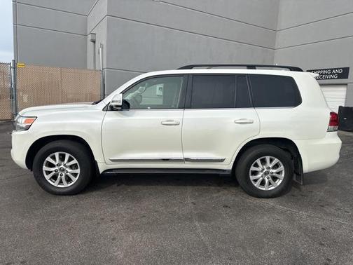 2017 Toyota Land Cruiser Base