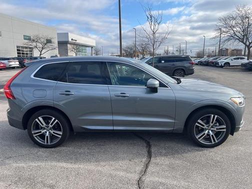 2021 Volvo XC60 T5 Momentum