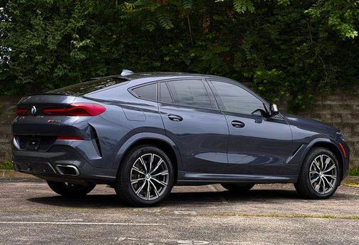 Arctic Gray Metallic 2022 BMW X6 M50i