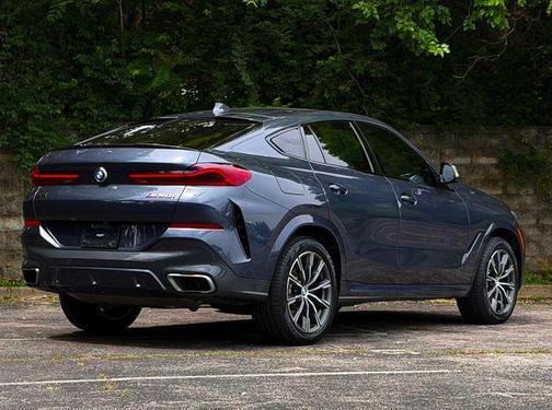 Arctic Gray Metallic 2022 BMW X6 M50i
