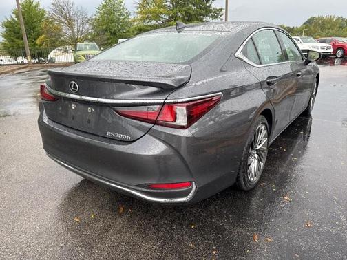 2025 Lexus ES 300h Ultra Luxury
