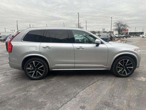 2020 Volvo XC90 T6 Momentum