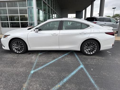 2025 Lexus ES 300h Luxury