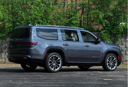 Baltic Gray Metallic Clearcoat 2022 Jeep Wagoneer Series III 4x4