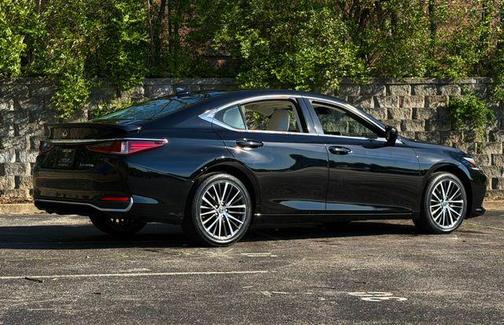 Obsidian 2023 Lexus ES 300h Base