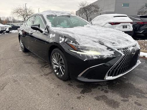 2025 Lexus ES 300h Ultra Luxury