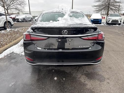 2025 Lexus ES 300h Ultra Luxury