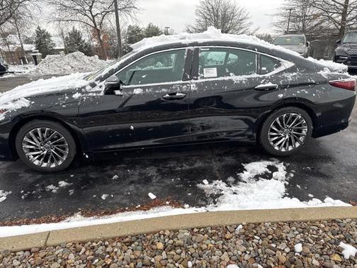 2025 Lexus ES 300h Ultra Luxury