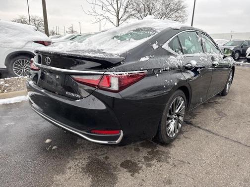 2025 Lexus ES 300h Ultra Luxury