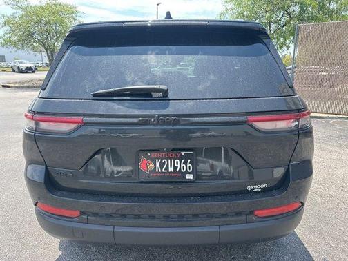 Diamond Black Crystal Pearlcoat 2024 Jeep Grand Cherokee Altitude