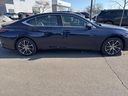 2025 Lexus ES 300h Base