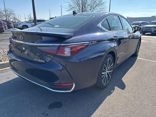 2025 Lexus ES 300h Base