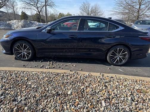 2025 Lexus ES 300h Base