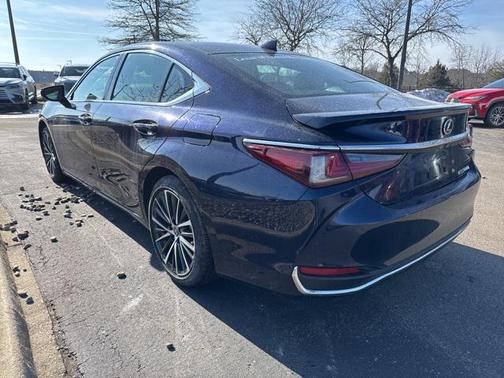 2025 Lexus ES 300h Base