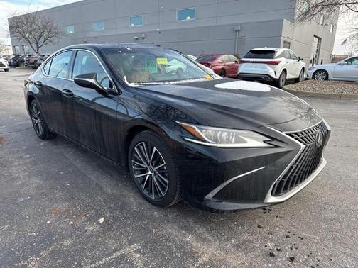 2025 Lexus ES 300h Base