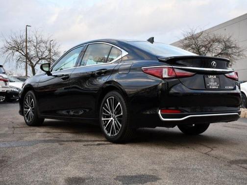 2025 Lexus ES 300h Base