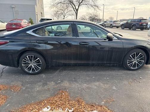 2025 Lexus ES 300h Base