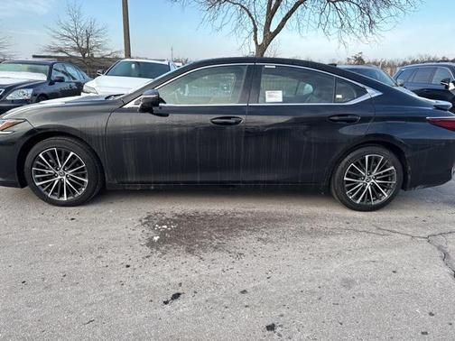 2025 Lexus ES 300h Base