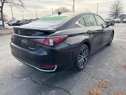 2025 Lexus ES 300h Base