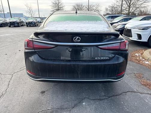 2025 Lexus ES 300h Base