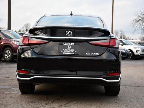 2025 Lexus ES 300h Base