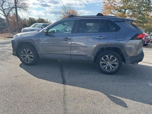 2022 Toyota RAV4 Hybrid XLE Premium