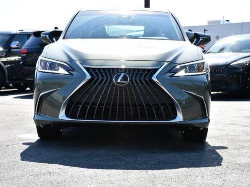 2025 Lexus ES 300h Luxury