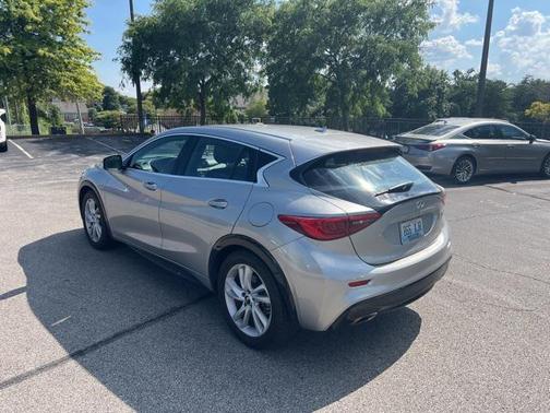 2018 INFINITI QX30 Luxury