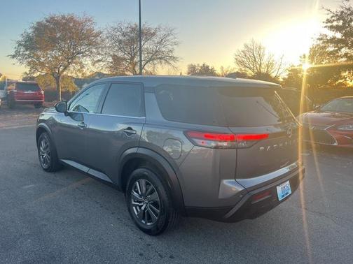 2022 Nissan Pathfinder S 2WD