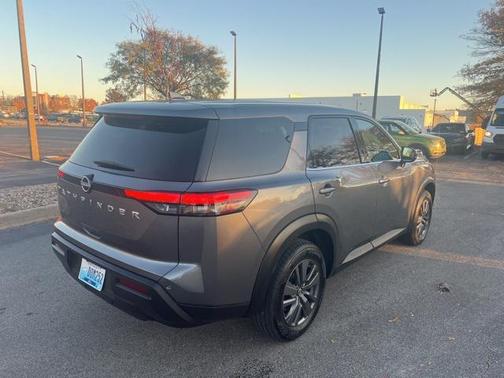 2022 Nissan Pathfinder S 2WD