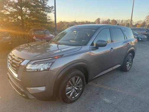 2022 Nissan Pathfinder S 2WD