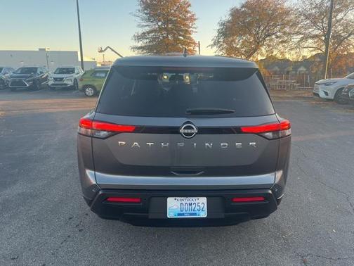 2022 Nissan Pathfinder S 2WD