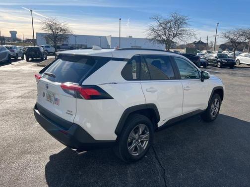 2022 Toyota RAV4 Hybrid XLE