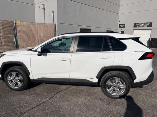2022 Toyota RAV4 Hybrid XLE