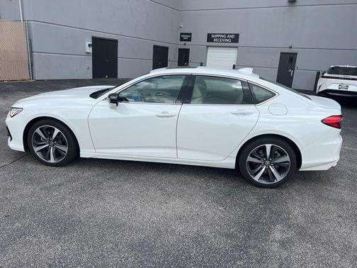 Platinum White Pearl 2025 Acura TLX Technology