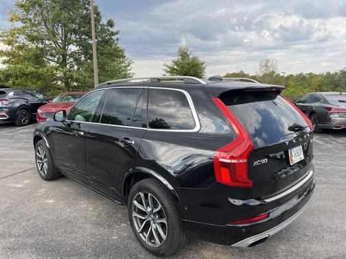 2017 Volvo XC90 T6 Momentum