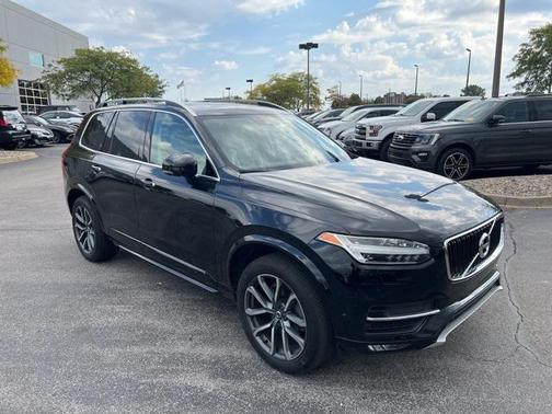 2017 Volvo XC90 T6 Momentum
