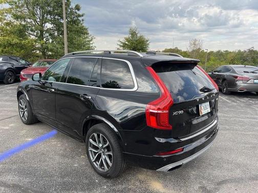 2017 Volvo XC90 T6 Momentum