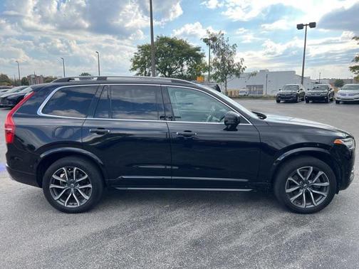 2017 Volvo XC90 T6 Momentum