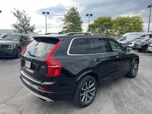 2017 Volvo XC90 T6 Momentum