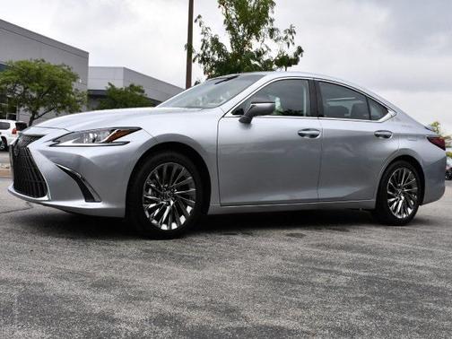 2024 Lexus ES 300h Luxury
