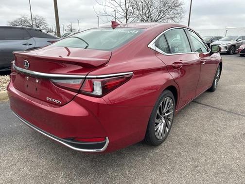 2025 Lexus ES 300h Ultra Luxury