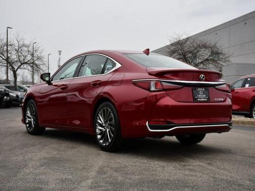 2025 Lexus ES 300h Ultra Luxury