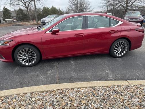 2025 Lexus ES 300h Ultra Luxury